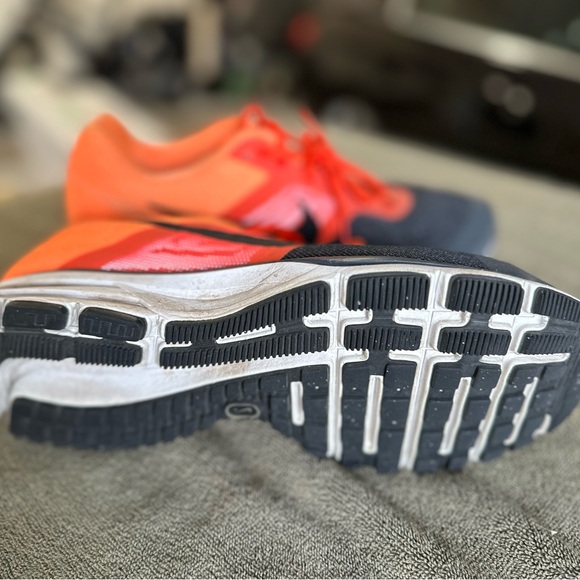 Nike - size 10.5 - Running Shoe - Picture 4 of 4